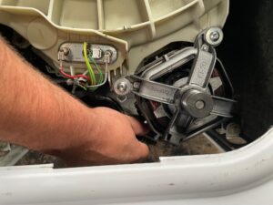 Removing electrical connectors on a Beko WME7267W washing machine